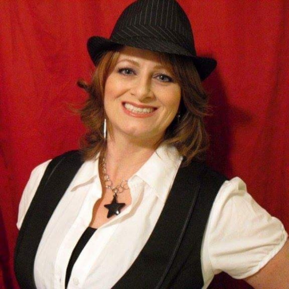 🚨Meet your Posher, SingsNsmiles! 🥰